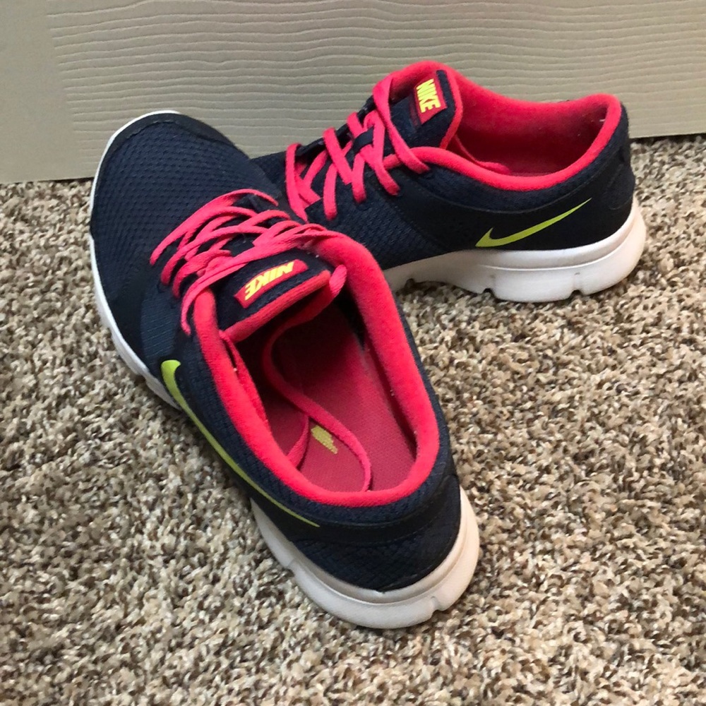 Nike Tennis Shoes